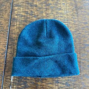 ⚡️MOVING SALE ⚡️Knit beanie ⚡️MOVING SALE ⚡️